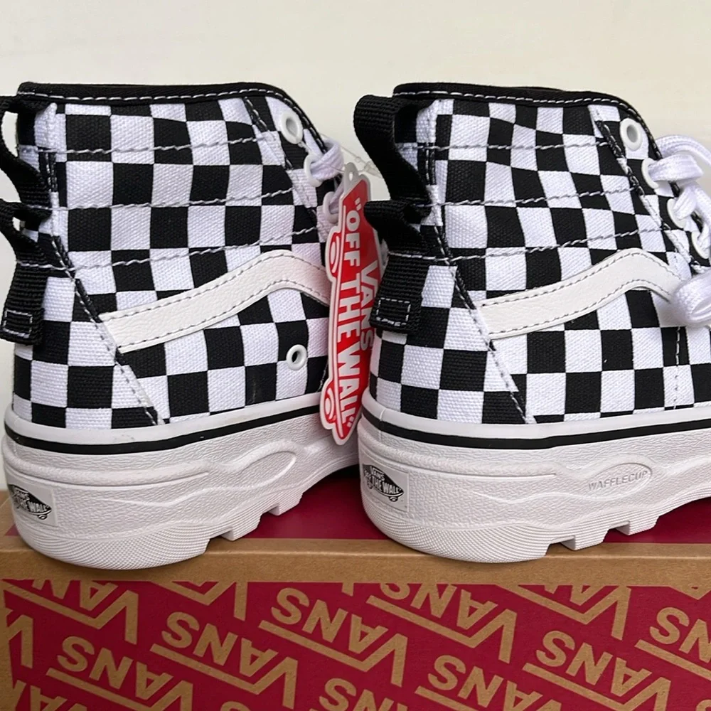 Vans WMNS Sentry Sk8-Hi
Checkerboard
VN0A5KY5705
Sneakers - Picture 14 of 16
